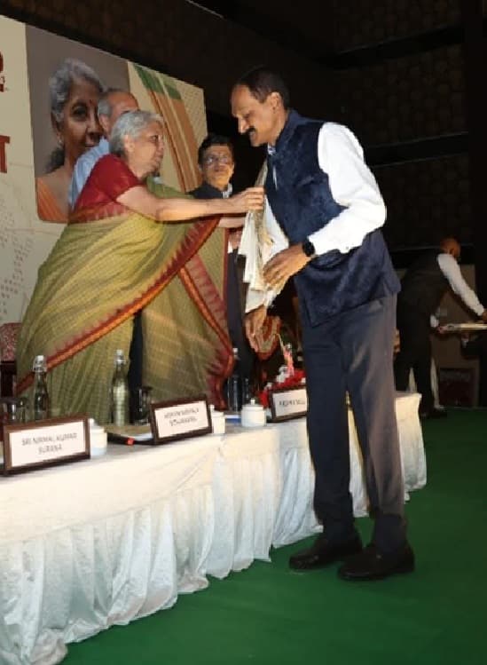 Union Finance Minister Nirmala Sitharaman honored Dhare Foundation Director D.M. Purnesh at an event in Bangalore, August 13, 2022.